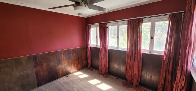 Building Photo - Glendale Awaits You