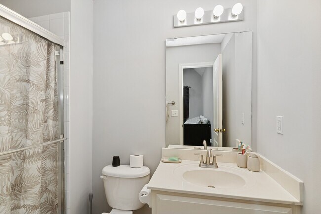 Building Photo - 5341 Meadowlark Dr