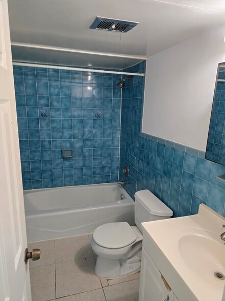 Building Photo - 900 66th St