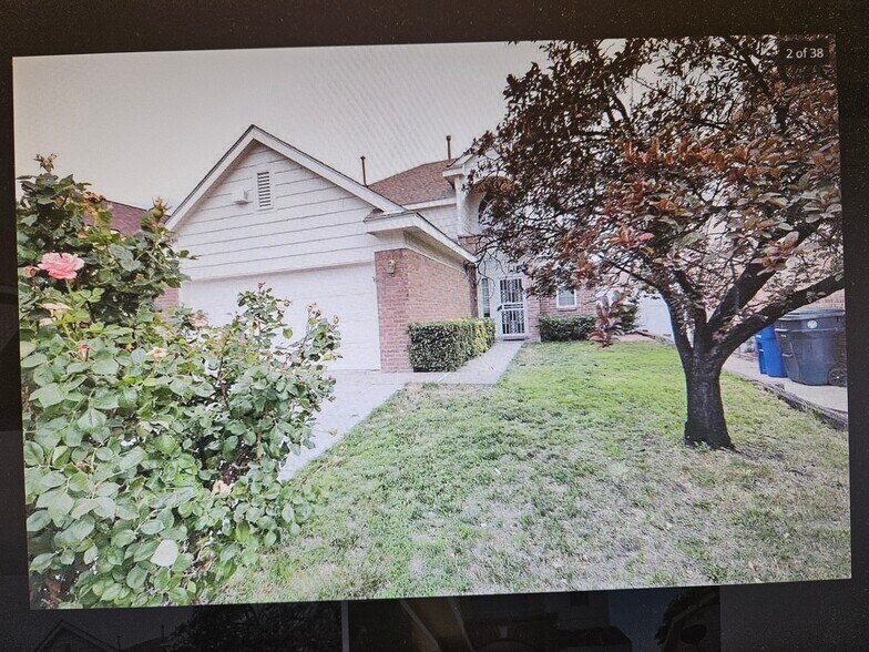 Building Photo - 8020 Brittany Ave NE