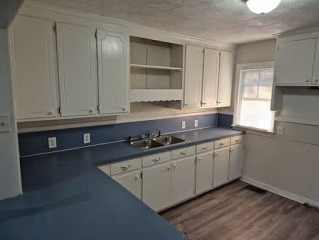 Building Photo - 3251 Meadow Ln