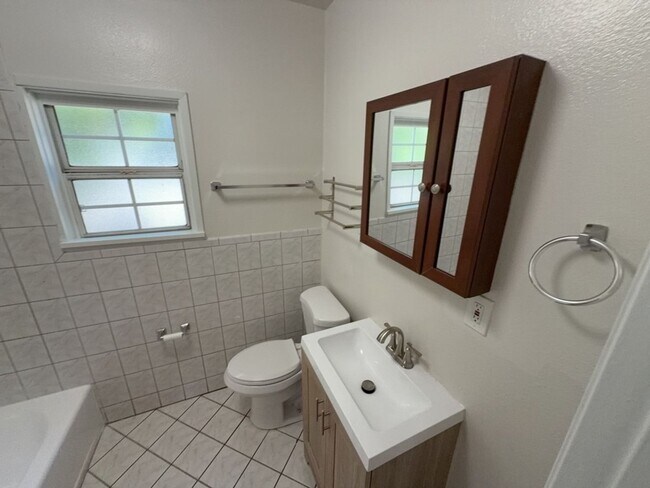 Building Photo - 328