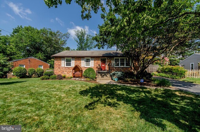 Building Photo - 628 Tazewell Rd NW