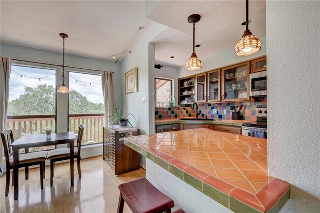 Building Photo - 1406 Windsor Rd