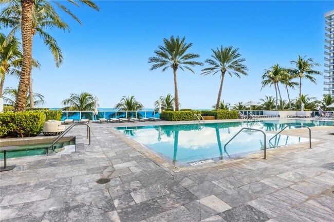 Building Photo - 2711 S Ocean Dr