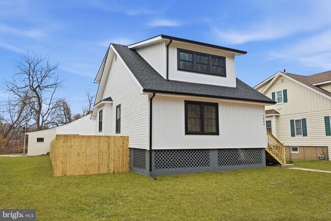 Building Photo - 7803 Monroe Ave