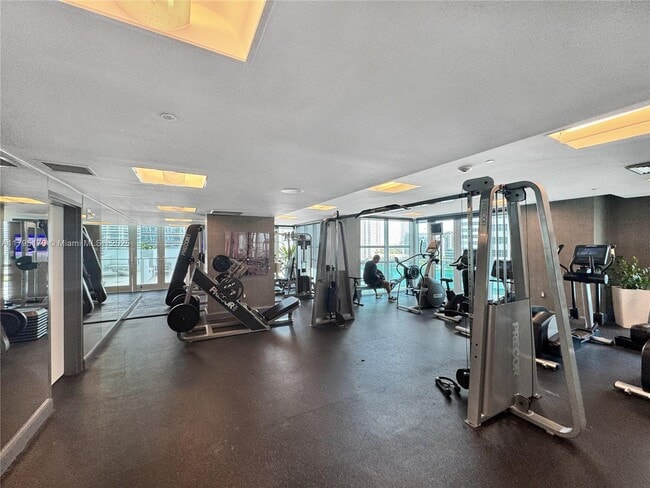 Building Photo - 950 Brickell Bay Dr