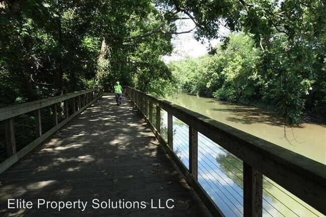 Building Photo - 611 Bristol Creek Dr
