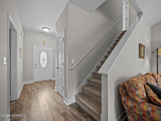 Building Photo - 102 Captains Pointe