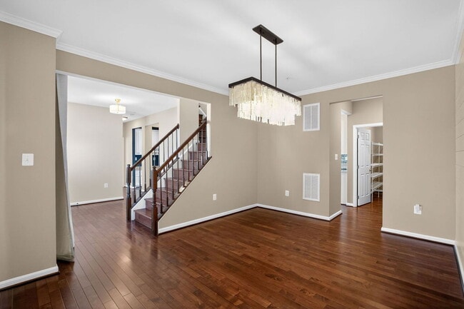 Building Photo - 41309 Chestnut Hill St