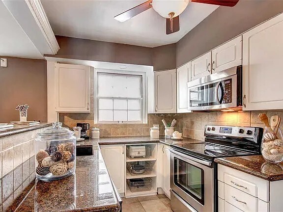 Building Photo - 925 S Hanley Rd