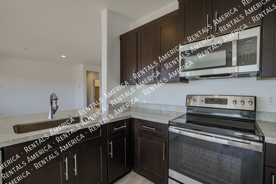 Building Photo - 35024 N Palm Dr