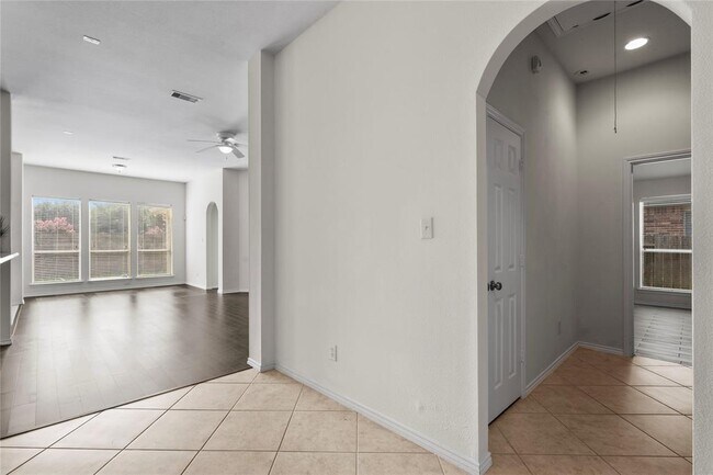 Building Photo - 11047 Pierce Valley Dr