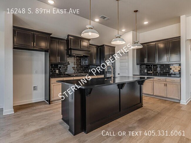 Building Photo - 16248 S 89th E Ave