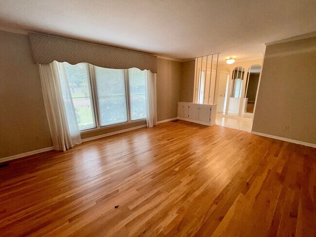 Building Photo - 3 bedroom 2.5 bath in the heart of Athens!...