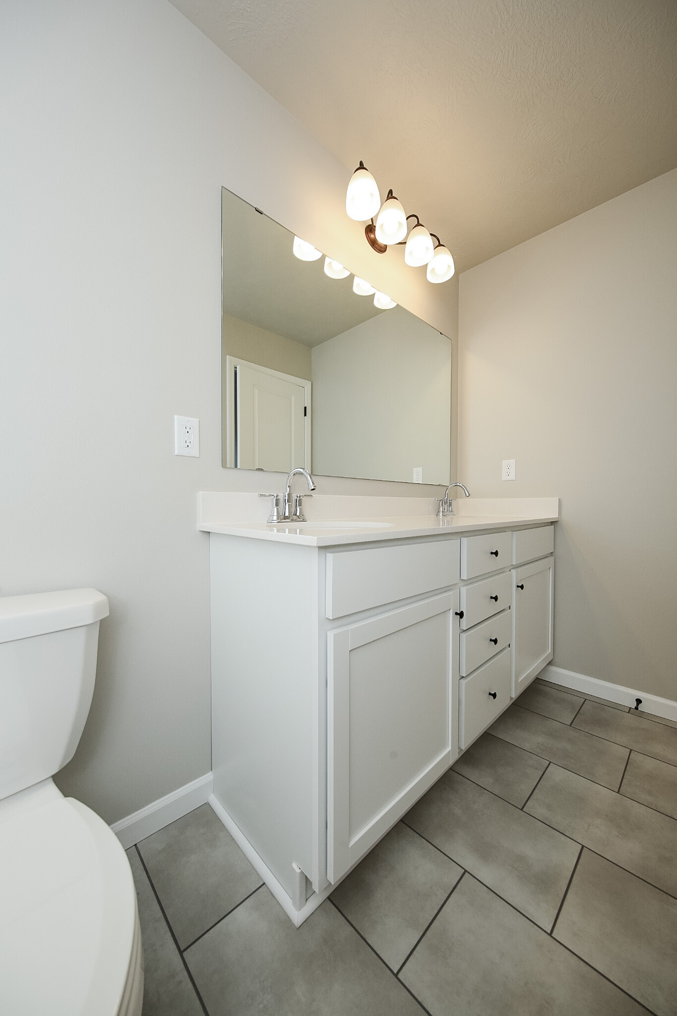 Master bath with double vanity - 5940 S Coneflower Ave