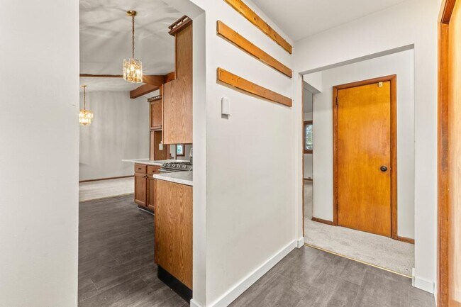 Building Photo - 2611 W 23rd St