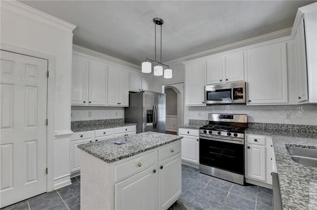 Building Photo - 2072 Fairport Way