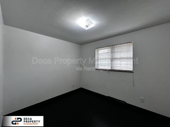 Building Photo - 2312 Shields Ave