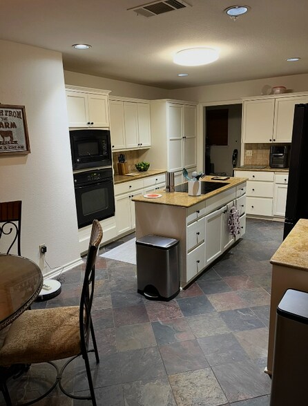 Building Photo - 103 Acapulco Ct