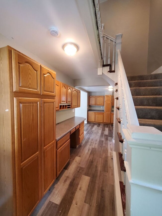 Building Photo - 4 Bedroom Single Family