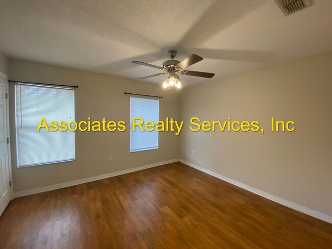 Building Photo - 2bed/2.5 bath condo in Hailey Gardens behind Butler Plaza! **NO PETS**