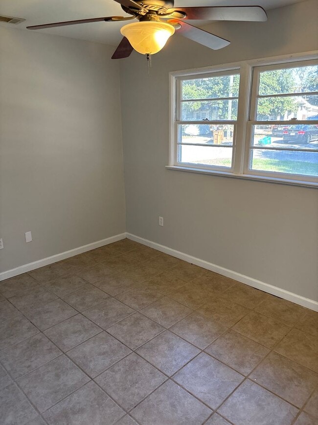 Building Photo - BILOXI - 3 BED/2 BATH HOME LOCATED IN THE HEART OF THE CITY - CLOSE TO BEACH