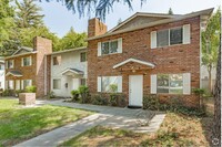 Building Photo - 4 Bed Townhome with Fireplace!  - $499 Per...