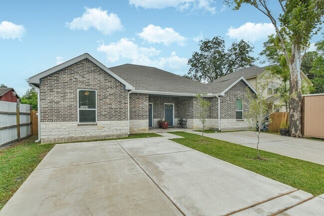 Primary Photo - 7524 E Maxroy St
