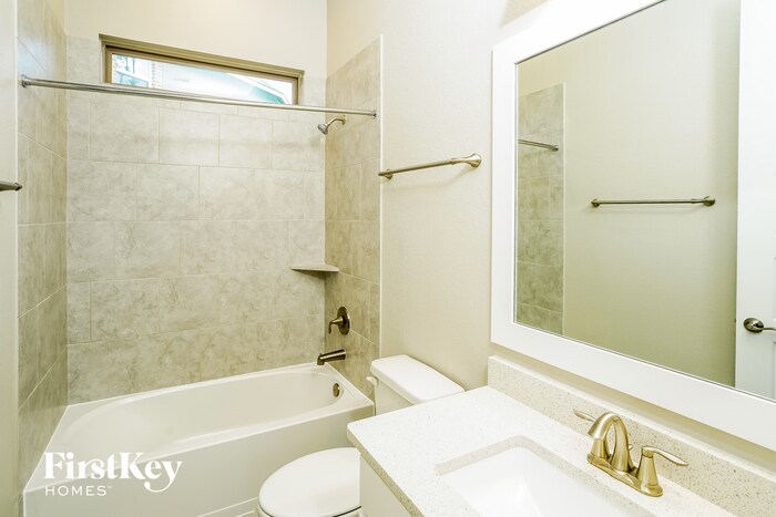 Building Photo - 5003 Wooded Lake Dr