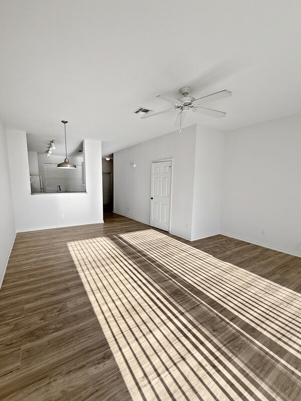 Building Photo - 3612 Pine Oak Cir
