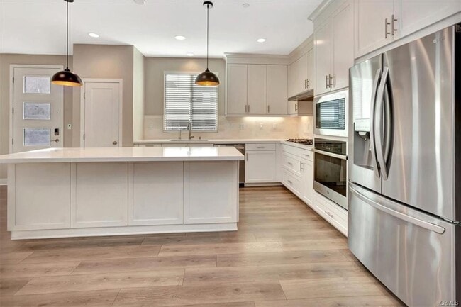 Building Photo - 165 Tenor