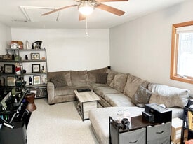 Building Photo - 14 Winside Ln