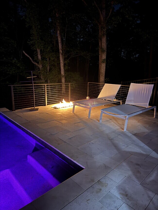 Building Photo - The Finest Furnished Upscale Executive Home, an Exquisite Luxury Rental, in Tega Cay for the Disc...