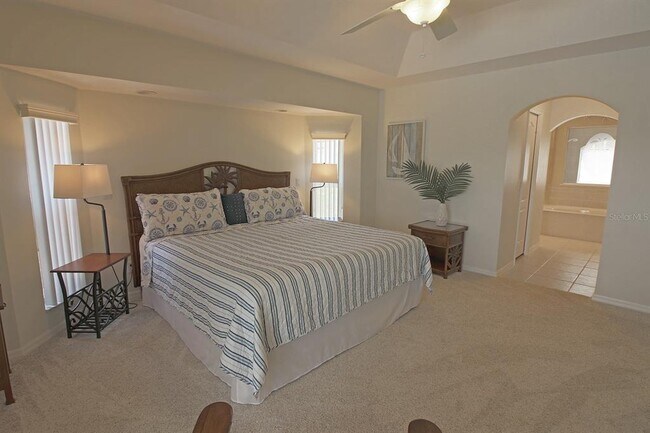 Building Photo - 811 Rotonda Cir