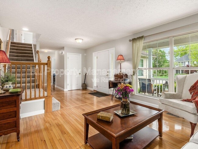 Building Photo - 5551 Ainsley Dr