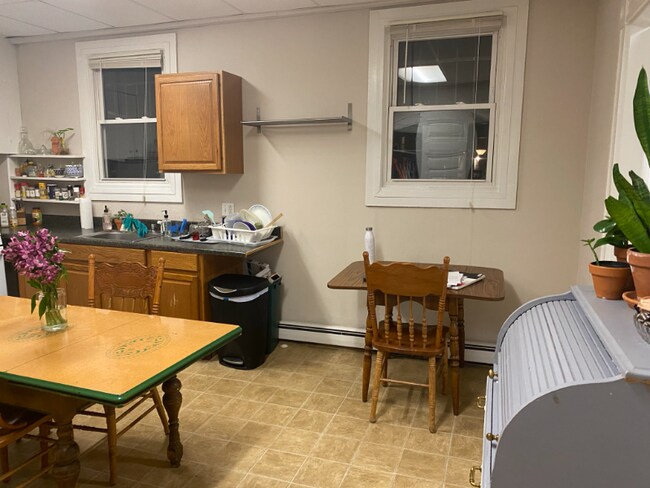 Building Photo - 254 Hope St