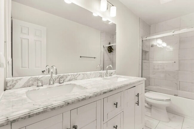 Building Photo - 10855 Lockwood Dr