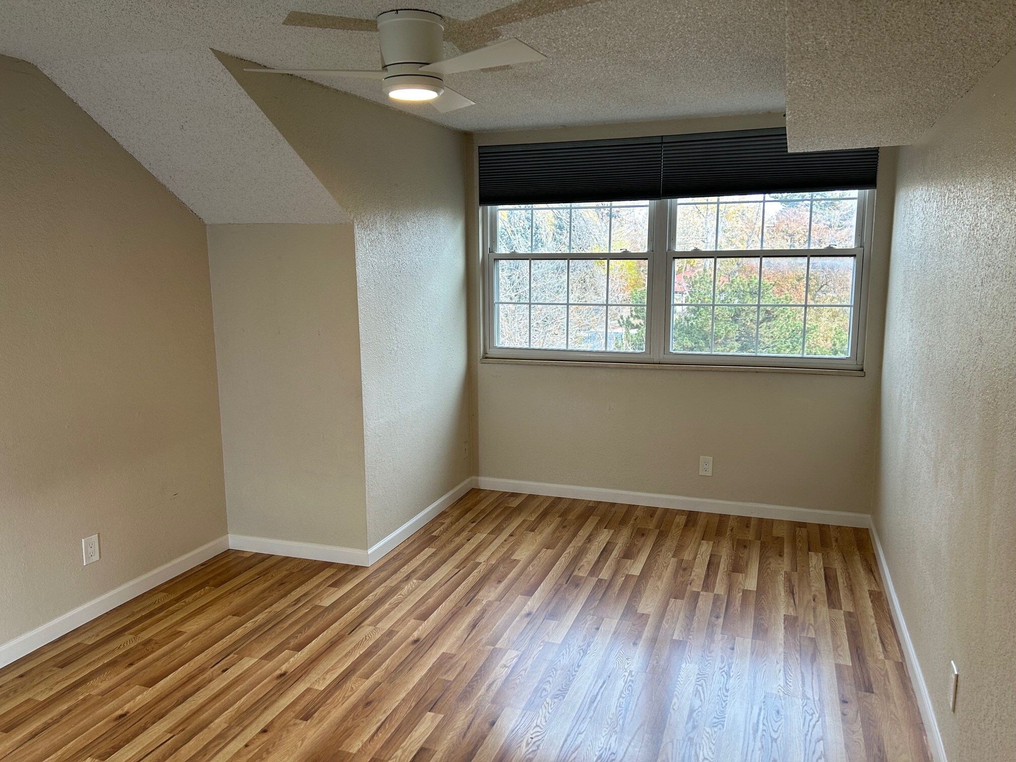 BR with new blinds/fan - 3250 O'Neal Cir