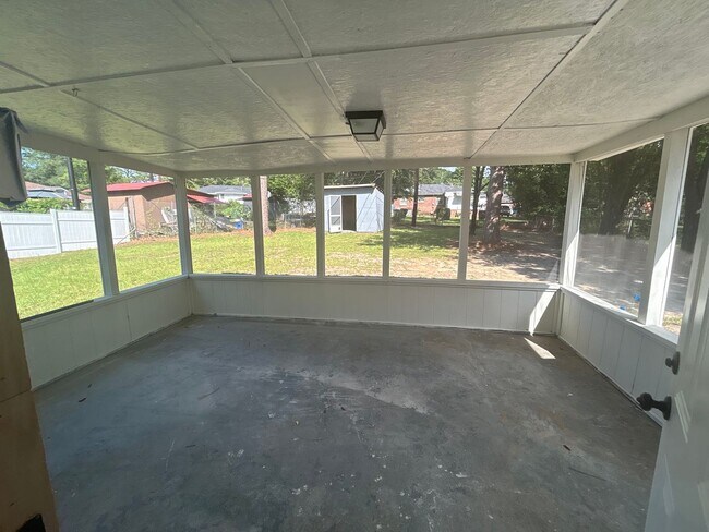Building Photo - 3711 Kaiser Ave