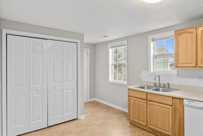 Building Photo - Cozy 3bd/2bth Cottage in Alcoa!