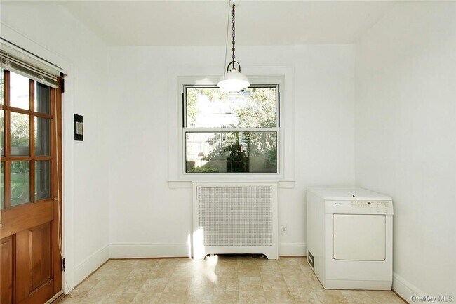 Building Photo - 14 Oakridge Pl