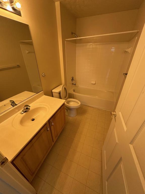 Building Photo - 45512 Westmeath Way