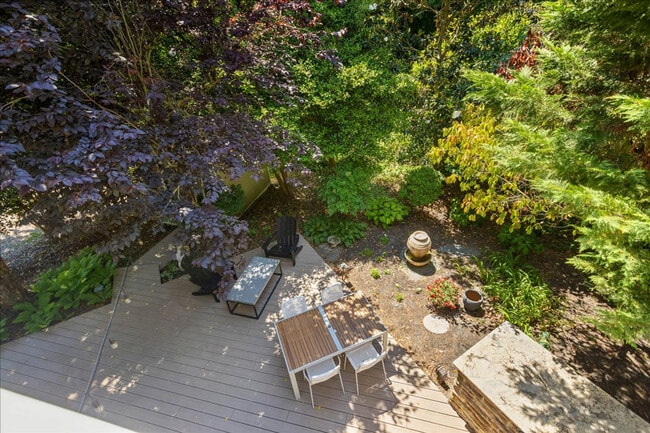 Building Photo - 710 Lighthouse Ave