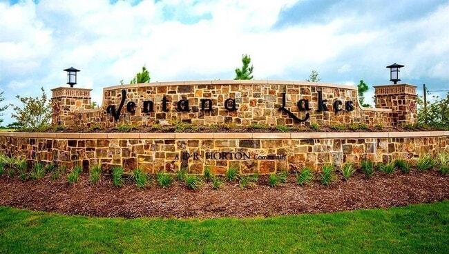 Building Photo - 23727 San Barria Dr