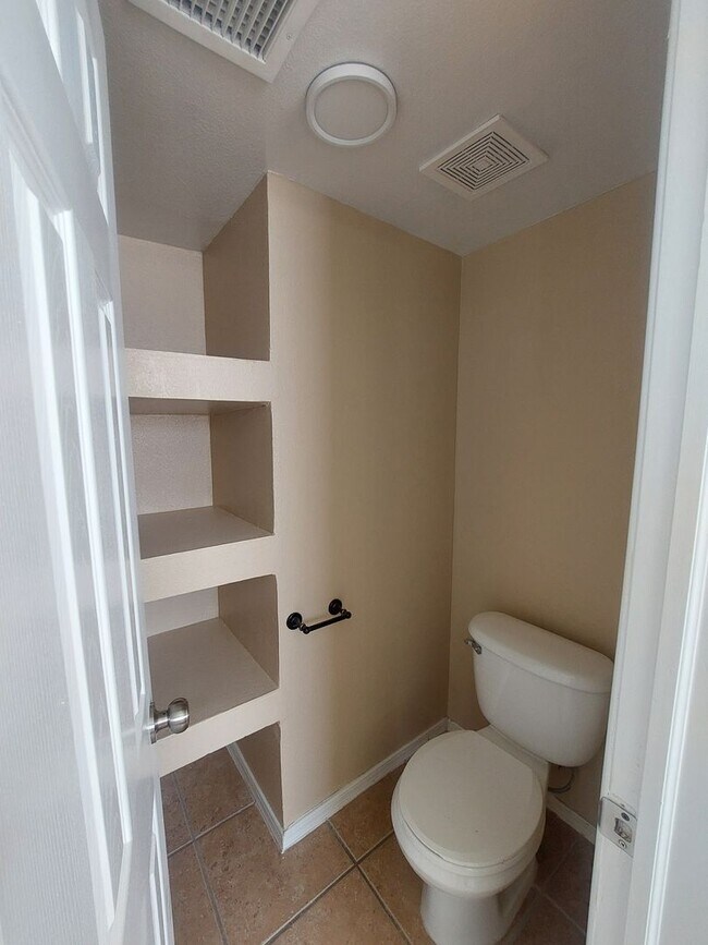 Building Photo - 4 BEDROOM 3 BATHROOM HOME! fully remodeled...
