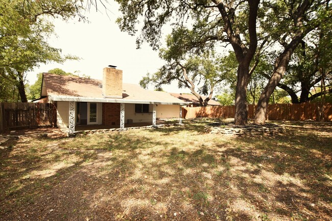 Building Photo - Wonderfully updated home South Austin with...