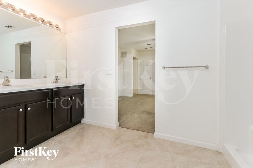 Building Photo - 1549 SW Fresno Rd