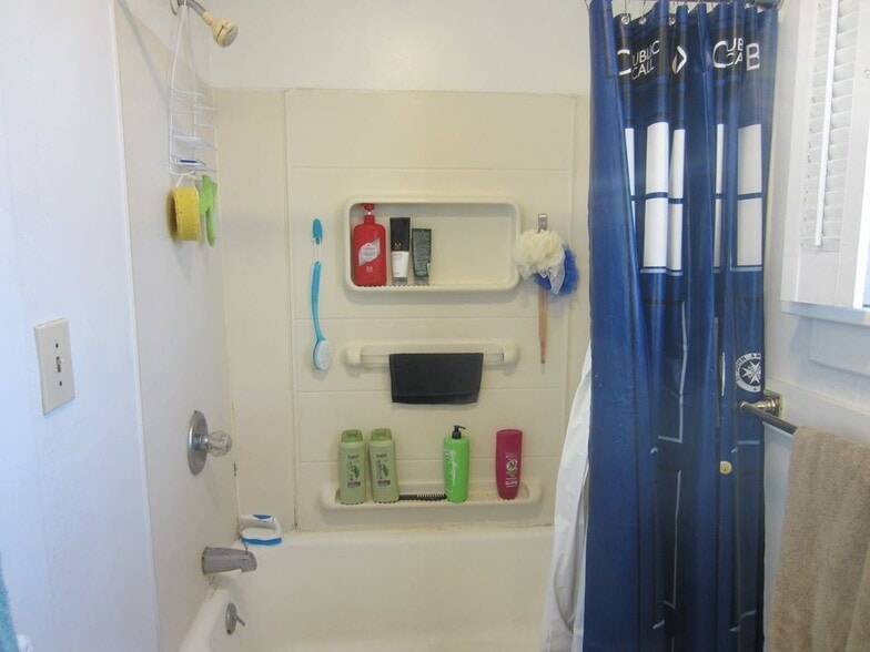 Building Photo - 1537 New Hampshire St