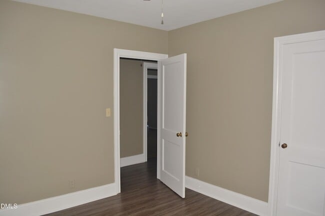 Building Photo - 527 S 3rd St